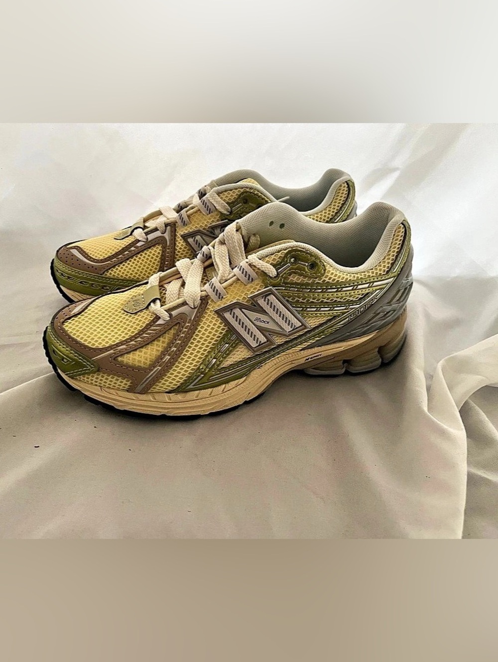 New Balance 1906R Women’s 6 - BNWT